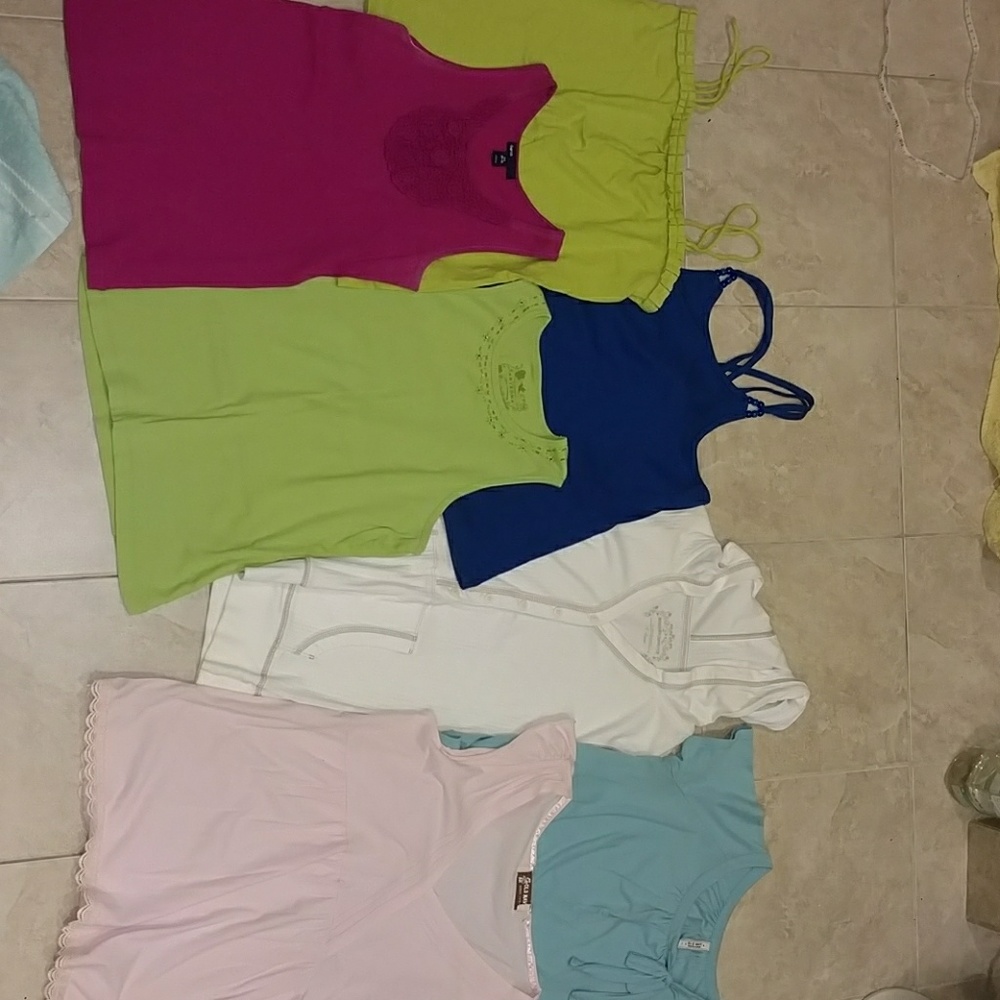 SOLD Lot of 7 girls large / x-large tanks